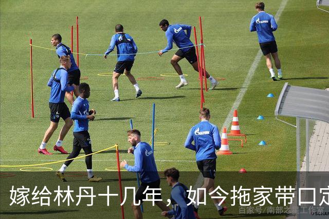 嫁给林丹十几年，如今拖家带口定居西班牙，10岁儿子要走网球路